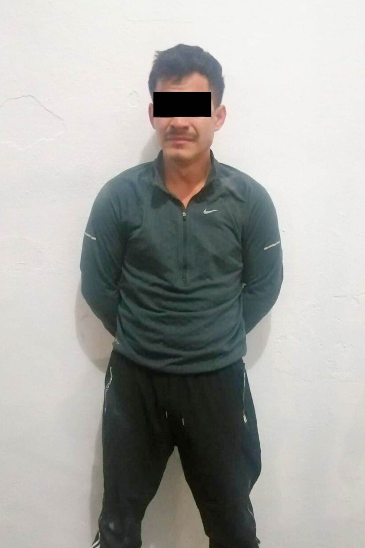 Elementos de la Policías de Guadalupe capturaron a un hombre que presuntamente agredió a su vecino con una manopla y mordió a la pareja de éste, en la Colonia Azteca.