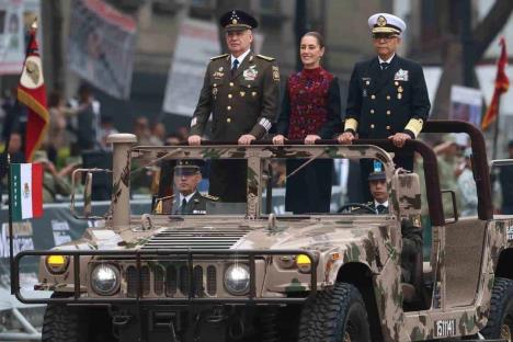 Realizan Desfile por 114 Aniversario de la Revolución en CDMX 