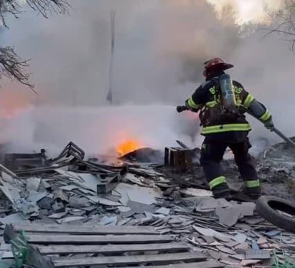 Acaba incendio con corrales y animales