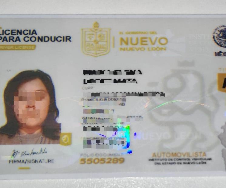 Aprehenden a dos con licencias apócrifas