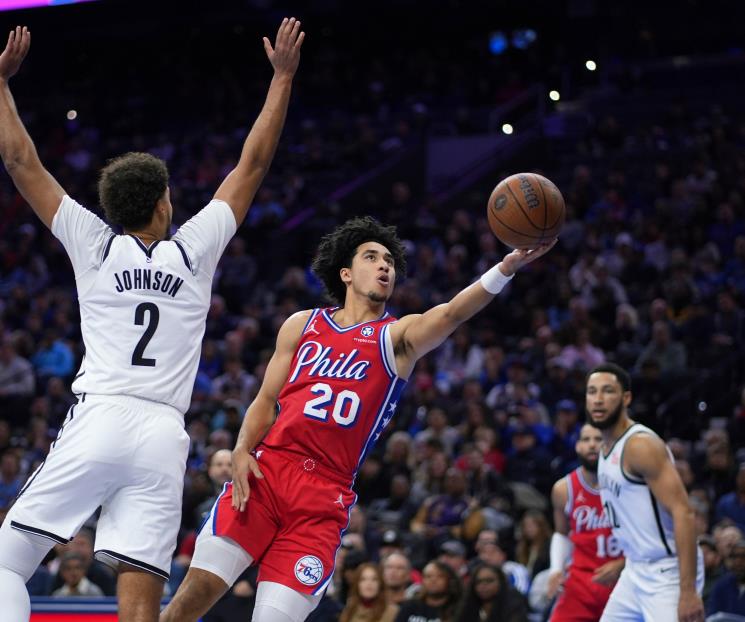 Vencen 76ers a Nets