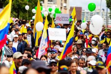 Protestan en Colombia contra Gustavo Petro