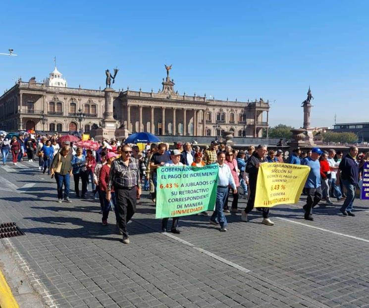 Vuelven a tomar las calles maestros jubilados