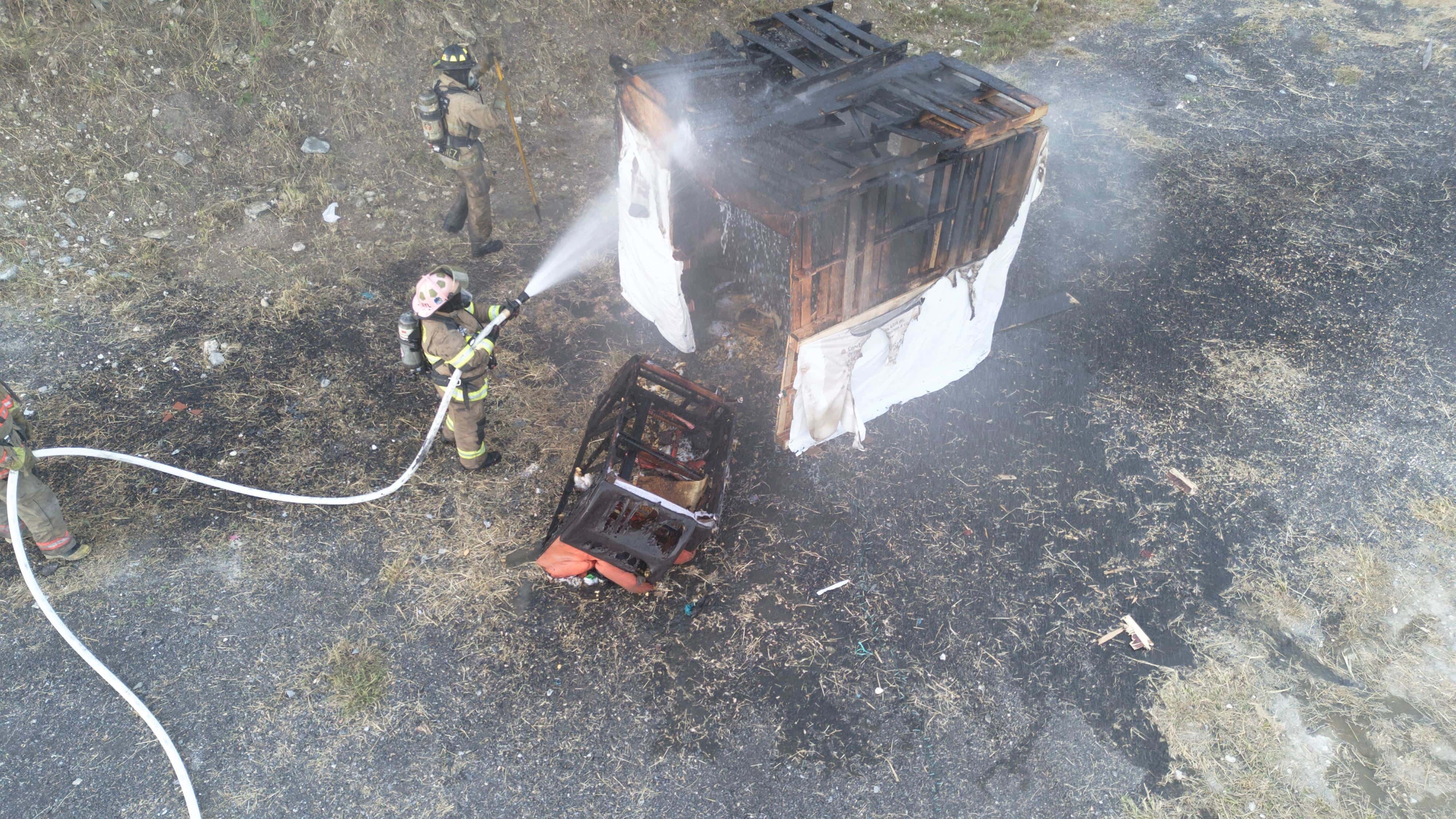 Con el fin de hacer consciencia y evitar incendios en domicilios en esta temporada navideña, Protección Civil del Estado llevó a cabo un simulacro de una casa en llamas.