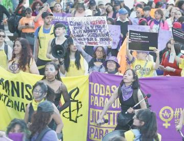 Condenan legisladoras la violencia contra las mujeres