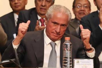 Registra Joel Ayala su planilla para la FSTSE
