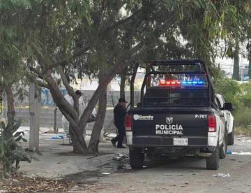 Lo ejecutan al abrir la puerta de su casa