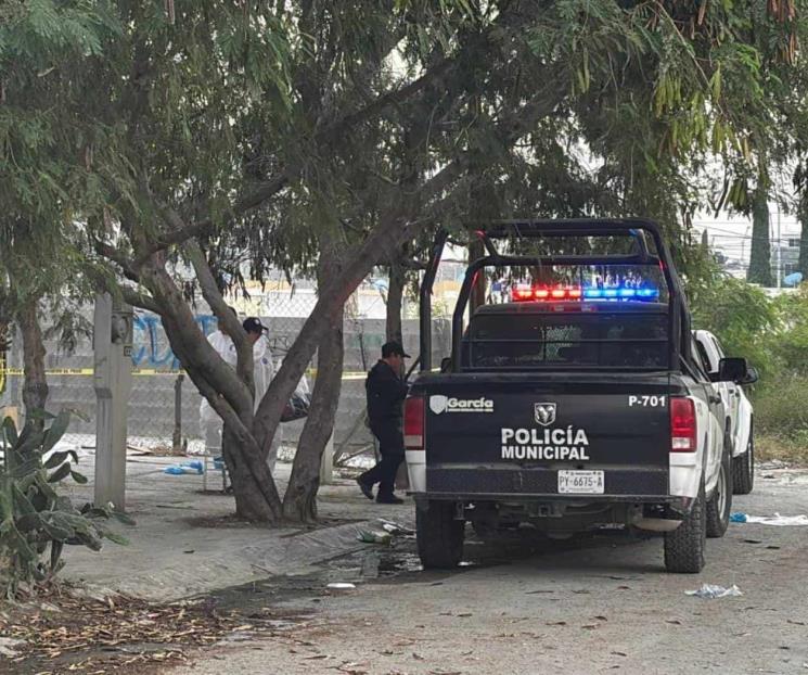 Lo ejecutan al abrir la puerta de su casa