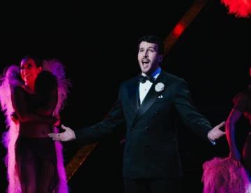 Sebastián Yatra sorprende como Billy Flynn en Chicago