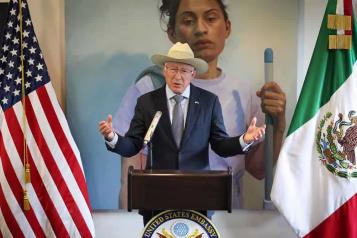 Reacciona Ken Salazar a amenaza de Trump