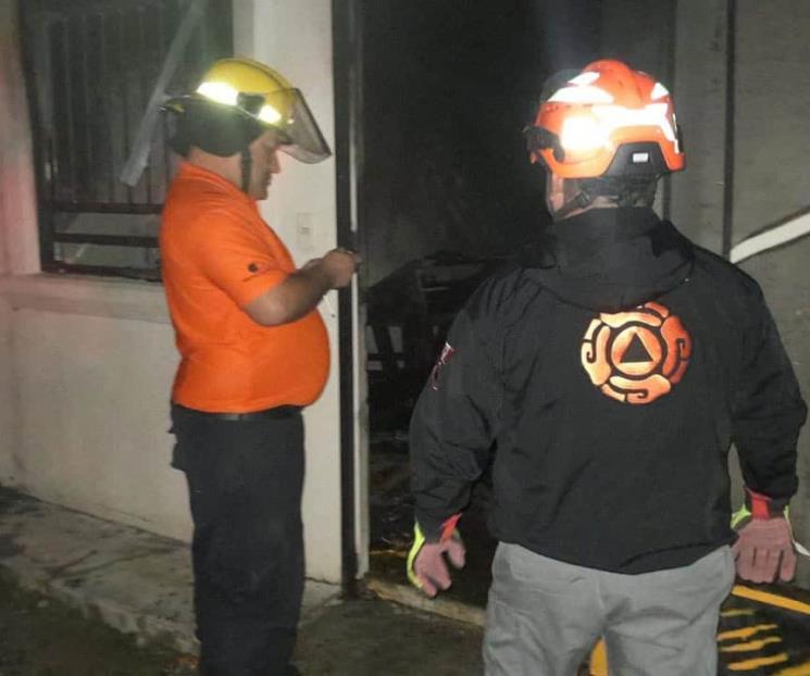 Se incendia casa en Cadereyta