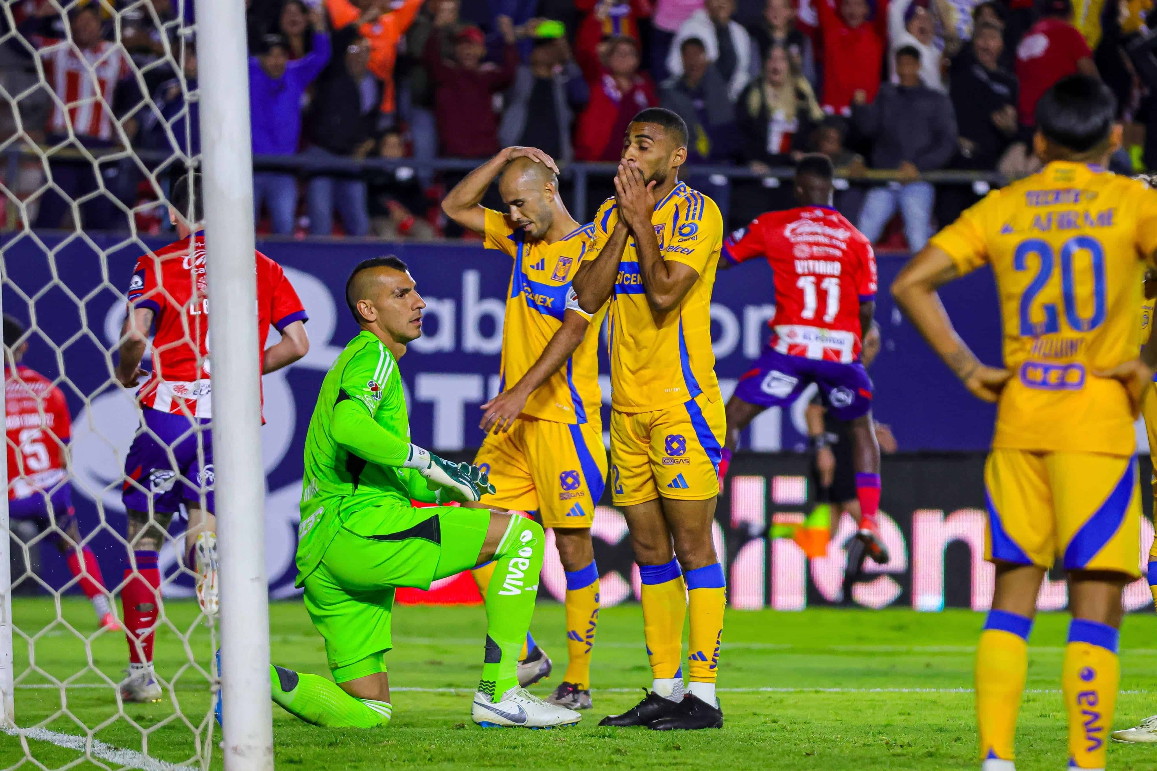 Joaquim Pereira anota en propia puerta.