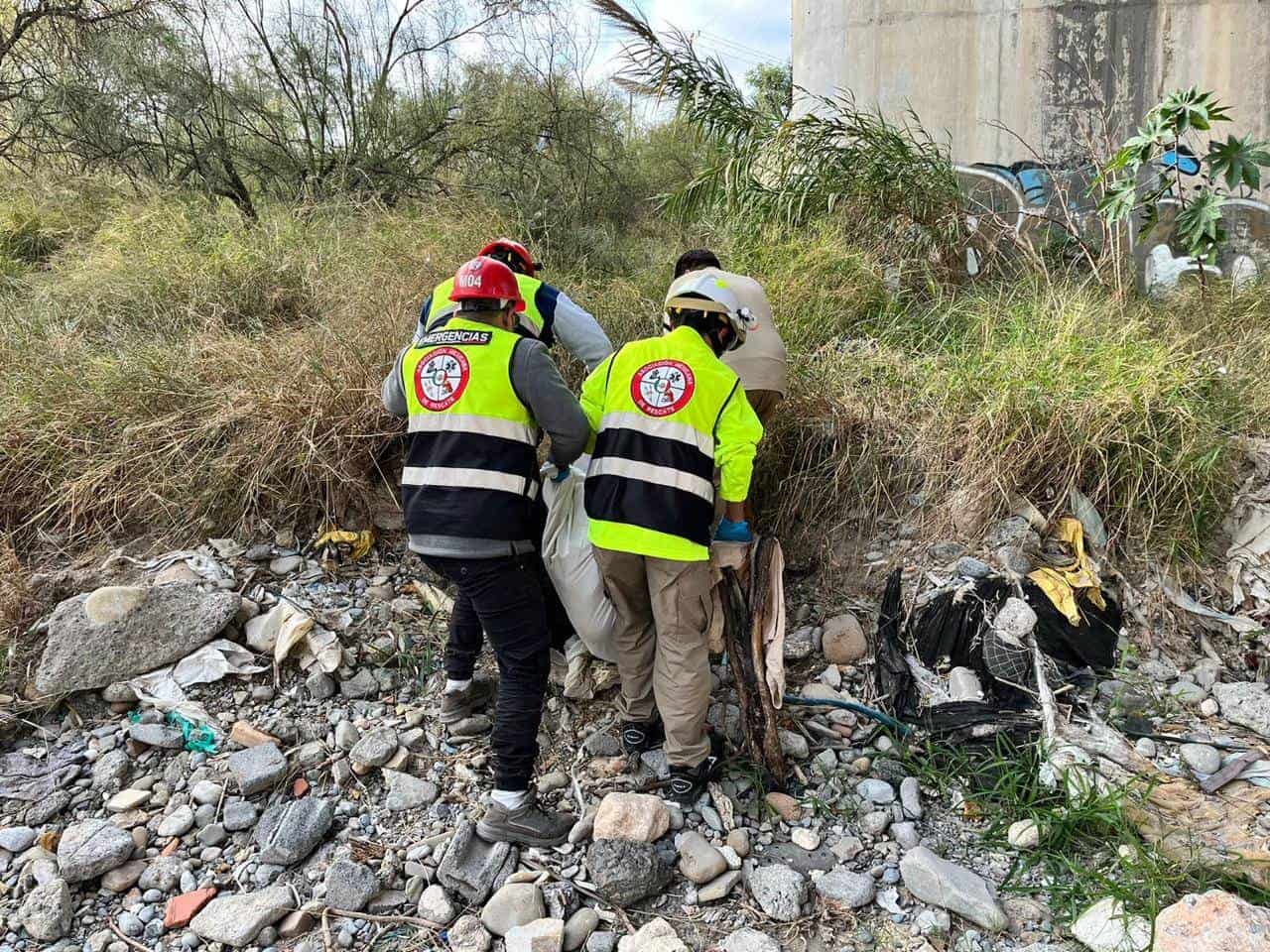 Un hombre de la tercera edad fue arrollado y proyectado varios metros, por el conductor de un vehículo quien abandonó su auto, en Escobedo.