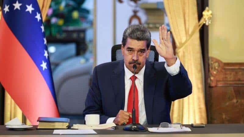 Firma Maduro ley que castiga a quienes apoyen las sanciones