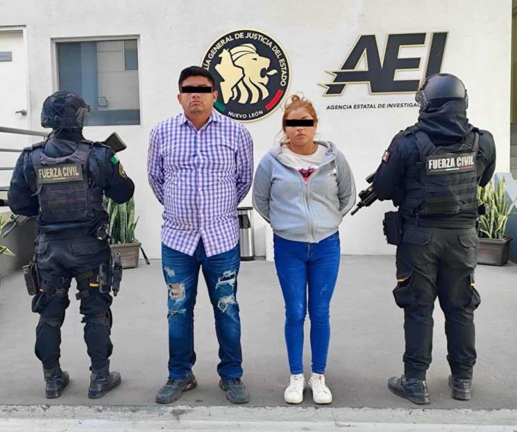 Arrestan a pareja con arsenal y drogas