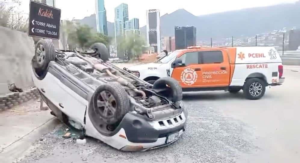 Vuelca camioneta tras sufrir falla mecánica