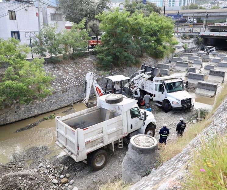 Realizan labores de limpieza y desazolve en el Arroyo Seco