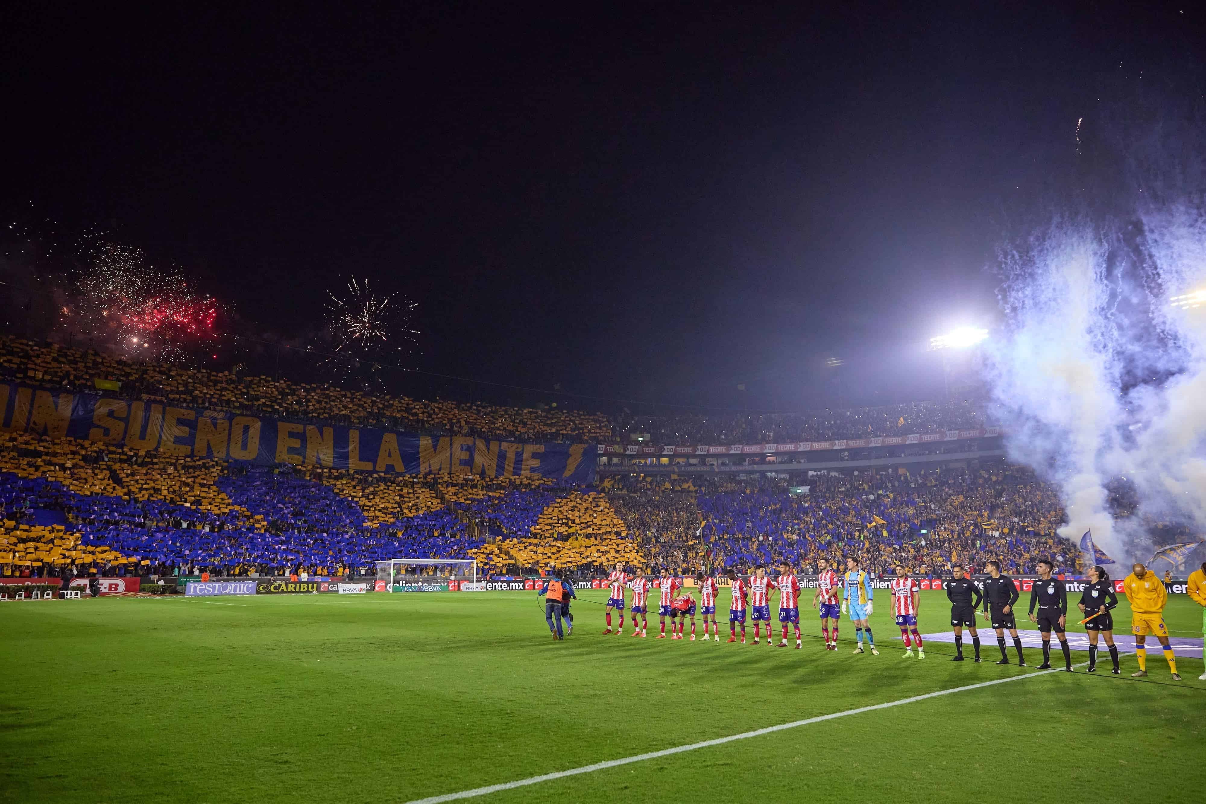 Estadio Universitario.