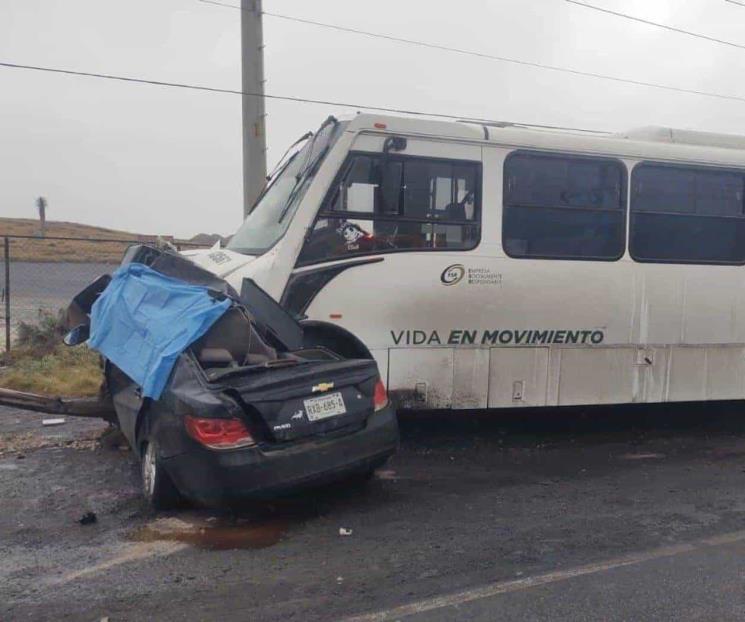 Muere conductor tras choque con camión de personal en García