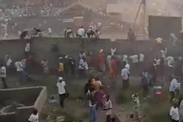 Deja estampida 56 muertos en partido de futbol en Guinea