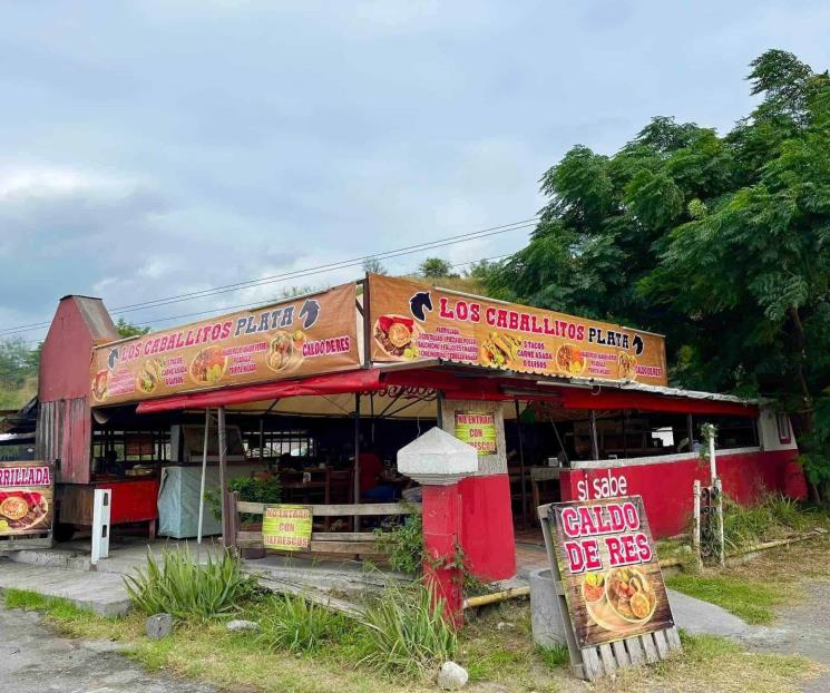 Asaltan a clientes y empleados de restaurante