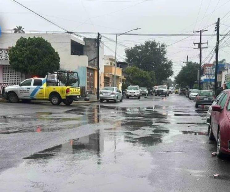 Lo asaltan al bajar de camioneta y lo balean