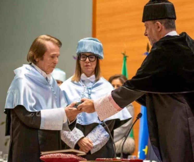 Recibe Raphael Doctor Honoris Causa por su trayectoria