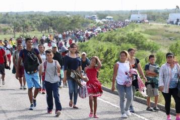 Avanza caravana de migrantes desde el sur de México