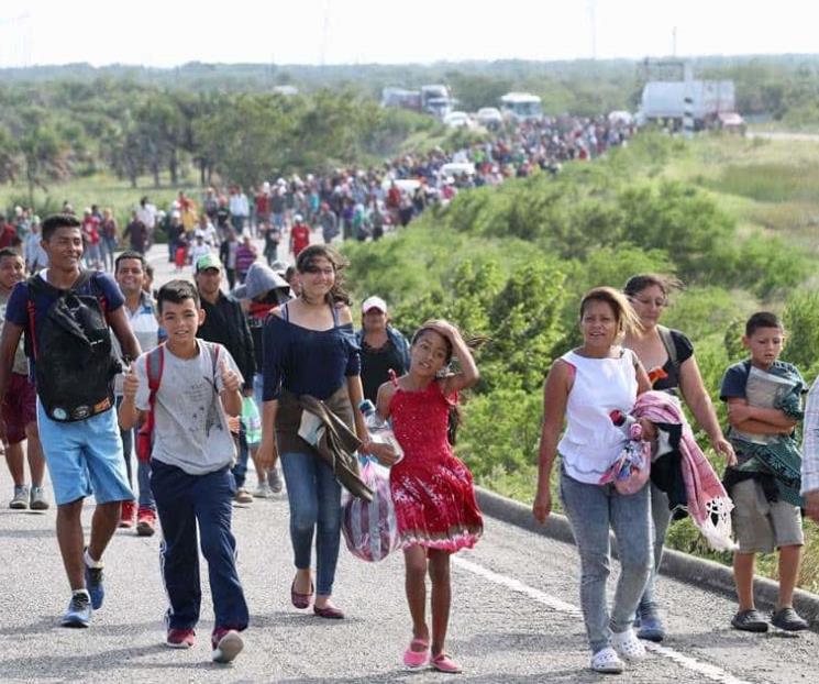 Avanza caravana de migrantes desde el sur de México