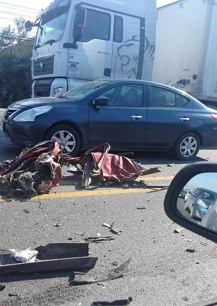 Diez personas lesionadas, fue el saldo que dejó un choque entre un camión de personal y una camioneta en el municipio de Ciénega de Flores.