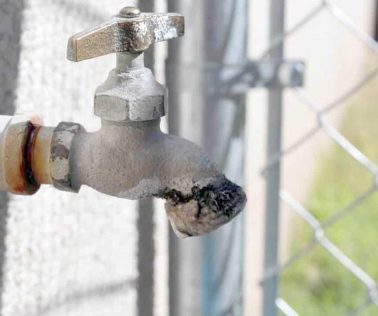 Restablecen servicio de agua en SC y García