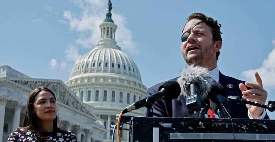 Dan Crenshaw felicita a Harfuch por acciones contra fentanilo