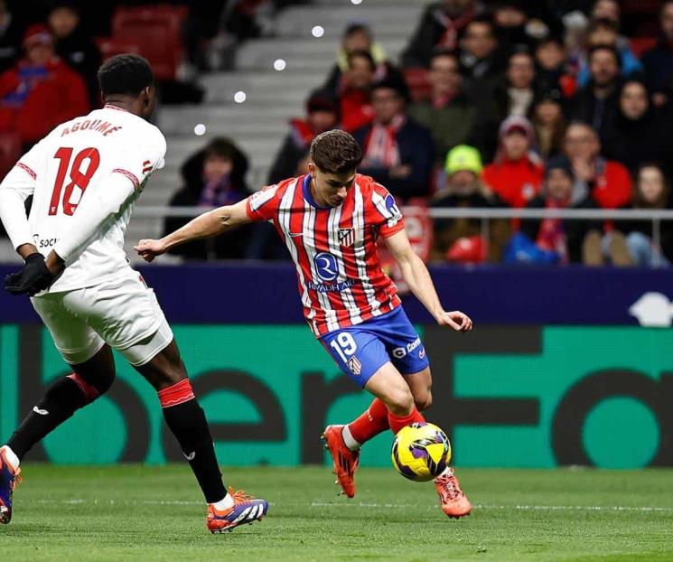 Gana Atlético duelo de muchos goles al Sevilla