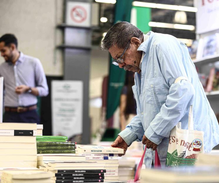 Cae 22.4% comercialización de libros