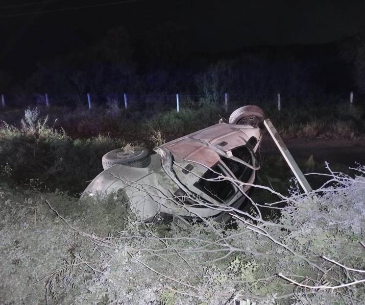 Deja volcadura un muerto y dos lesionados