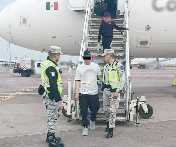 Intenta sujeto secuestrar avión en pleno vuelo