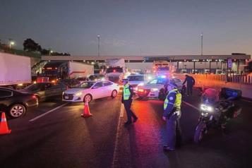 Bloquean Transportistas  la autopista M&eacute;xico-Pachuca por falta de pa