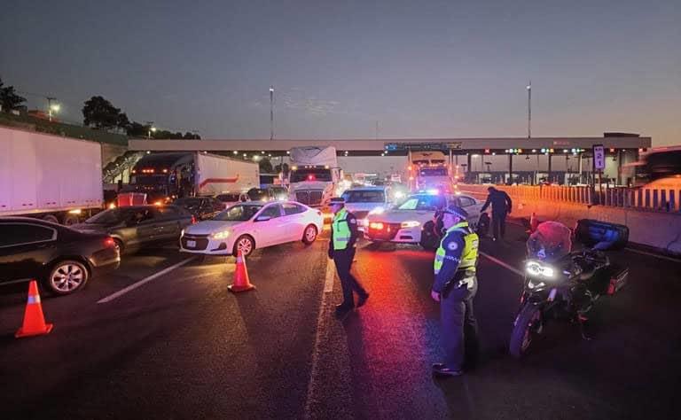 Bloquean Transportistas  la autopista México-Pachuca por falta de pa