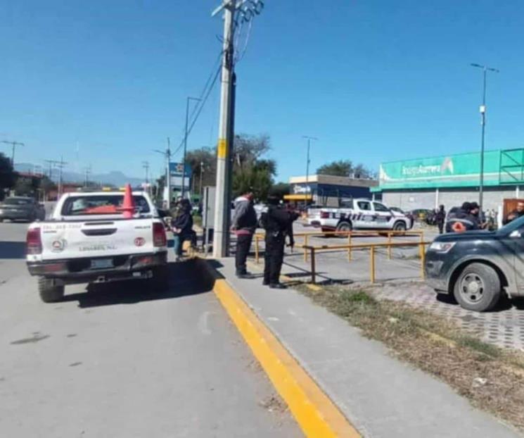 Hallan a hombre sin vida en estacionamiento de centro comercial