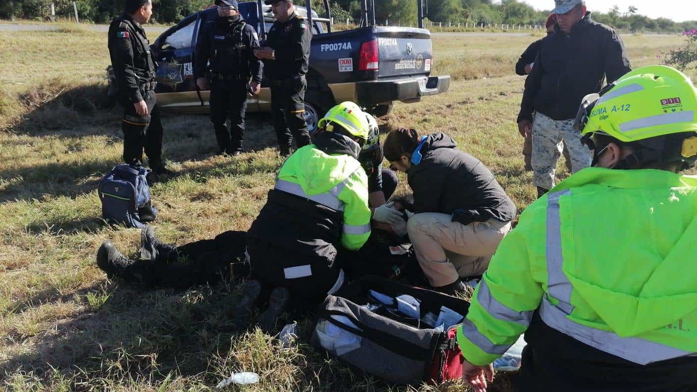 Al menos un lesionado dejó el accidente de una unidad de Fuerza Civil Penitenciaria, ayer en la Autopista a Reynosa, municipio de Juárez, luego de que se le reventó una llanta.