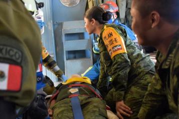 Busca frenar Claudia la fuga de m&eacute;dicos militares