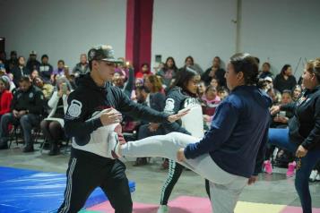 Organiza García exhibición y práctica de defensa personal