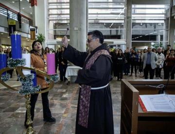 Celebra UDEM inicio del Adviento con esperanza y fraternidad