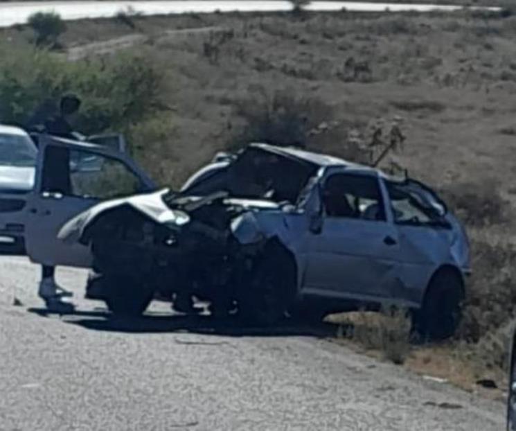 Deja volcadura un muerto y dos heridos en Aramberri