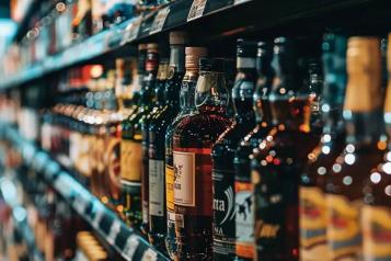 Amaga Ontario con restringir licor de Estados Unidos