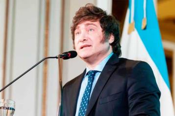 Condena Argentina arrestos de gendarme y empleado de su embajada