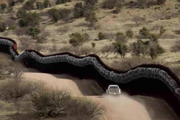 Promete Trump continuar la construcci&oacute;n del muro