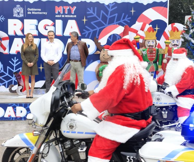 Recorren Santas motorizados la ciudad de Monterrey