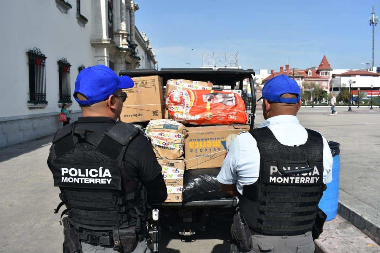 Luego de una denuncia ciudadana, autoridades de Monterrey decomisaron cerca de una tonelada de pirotecnia de dos locales ubicados en la zona de Colegio Civil, entre 5 y 15 de Mayo.