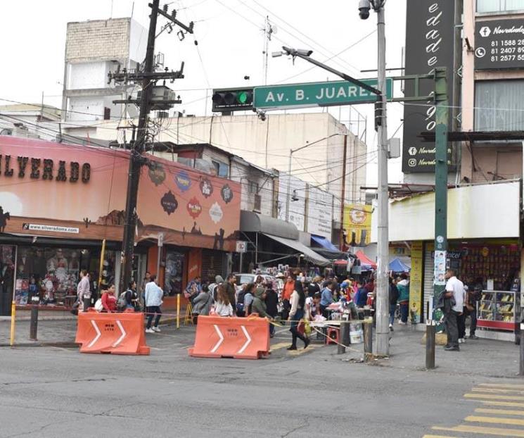 Cierran al tráfico vehicular calles del centro de Monterrey